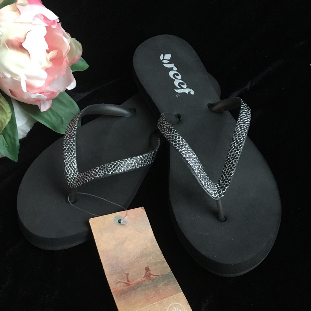 NWT Reef “Stargazer Sassy” Black Flip Flops - Sz 6
